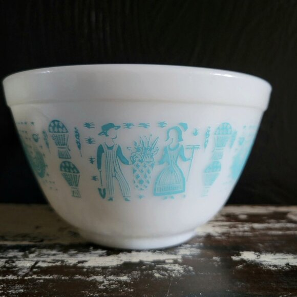 Vintage Pyrex Amish Butterprint Mixing Bowl 1.5 PT #401 Pyrex Nesting Bowl - Picture 3 of 7